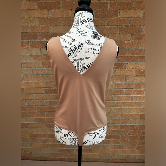 EXPRESS Bodysuit V Neck Sleeveless Tan/ Light Brown. Size Large - Picture 2 of 10